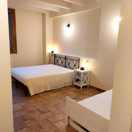 Angelucci Con E Agri Фермерский дом